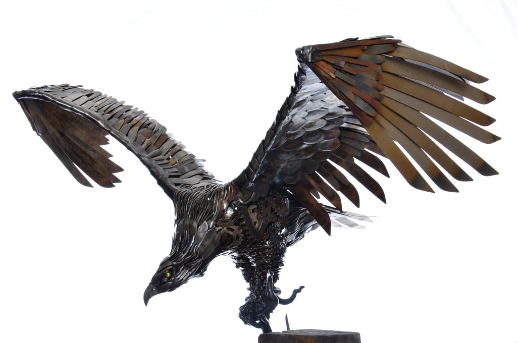 Dining out (American Eagle) sculpture