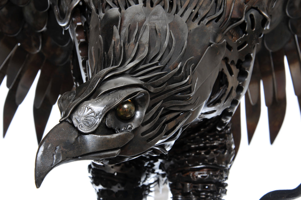 Dining out (American Eagle) sculpture