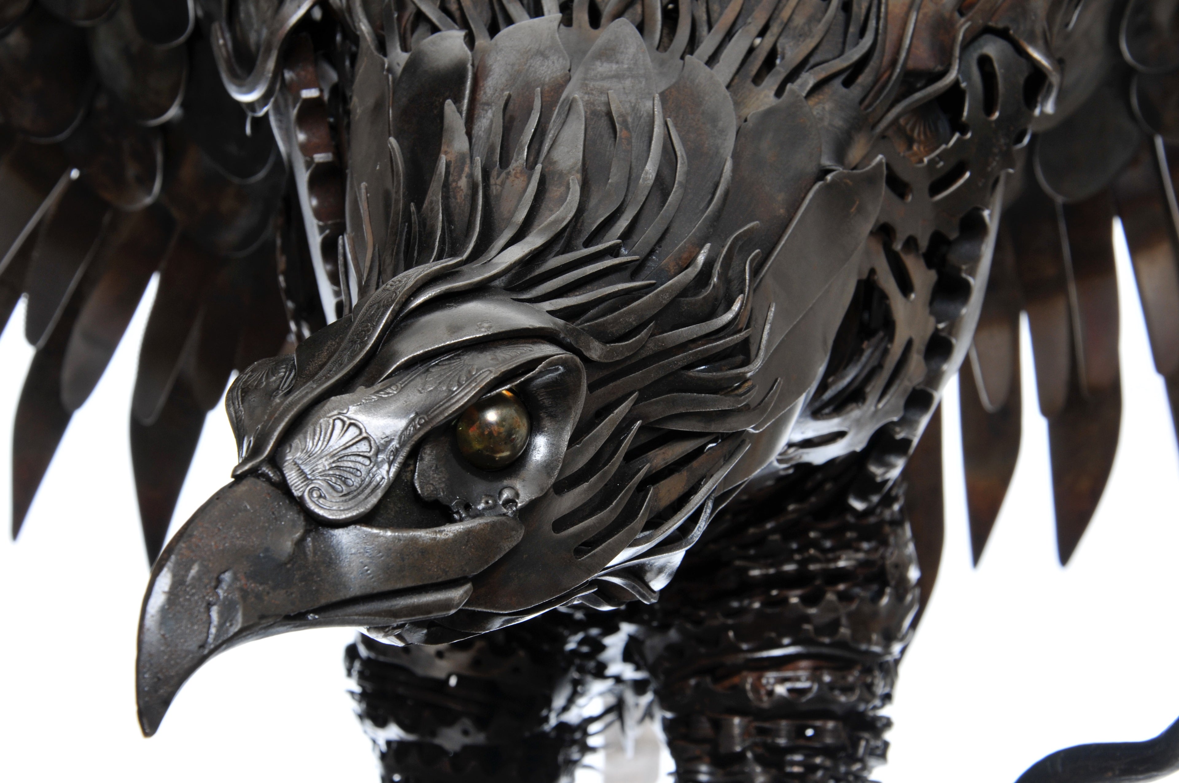 Dining out (American Eagle) sculpture