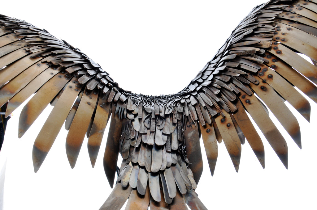 Dining out (American Eagle) sculpture