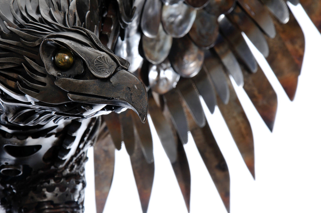 Dining out (American Eagle) sculpture