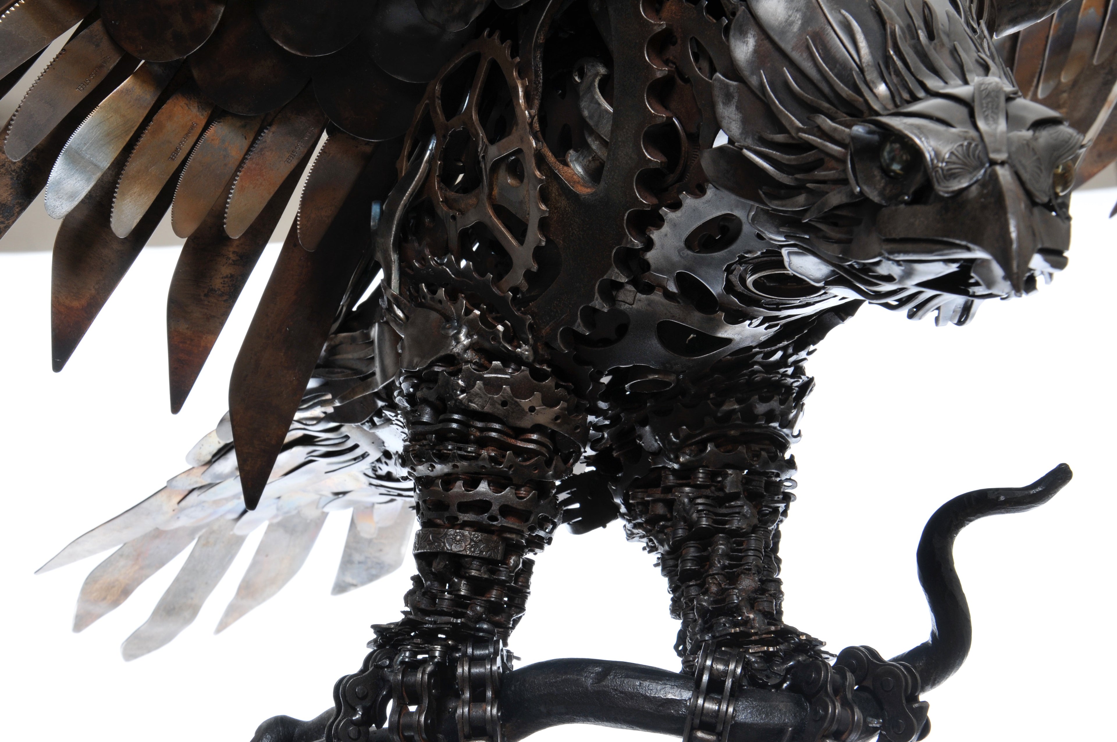 Dining out (American Eagle) sculpture