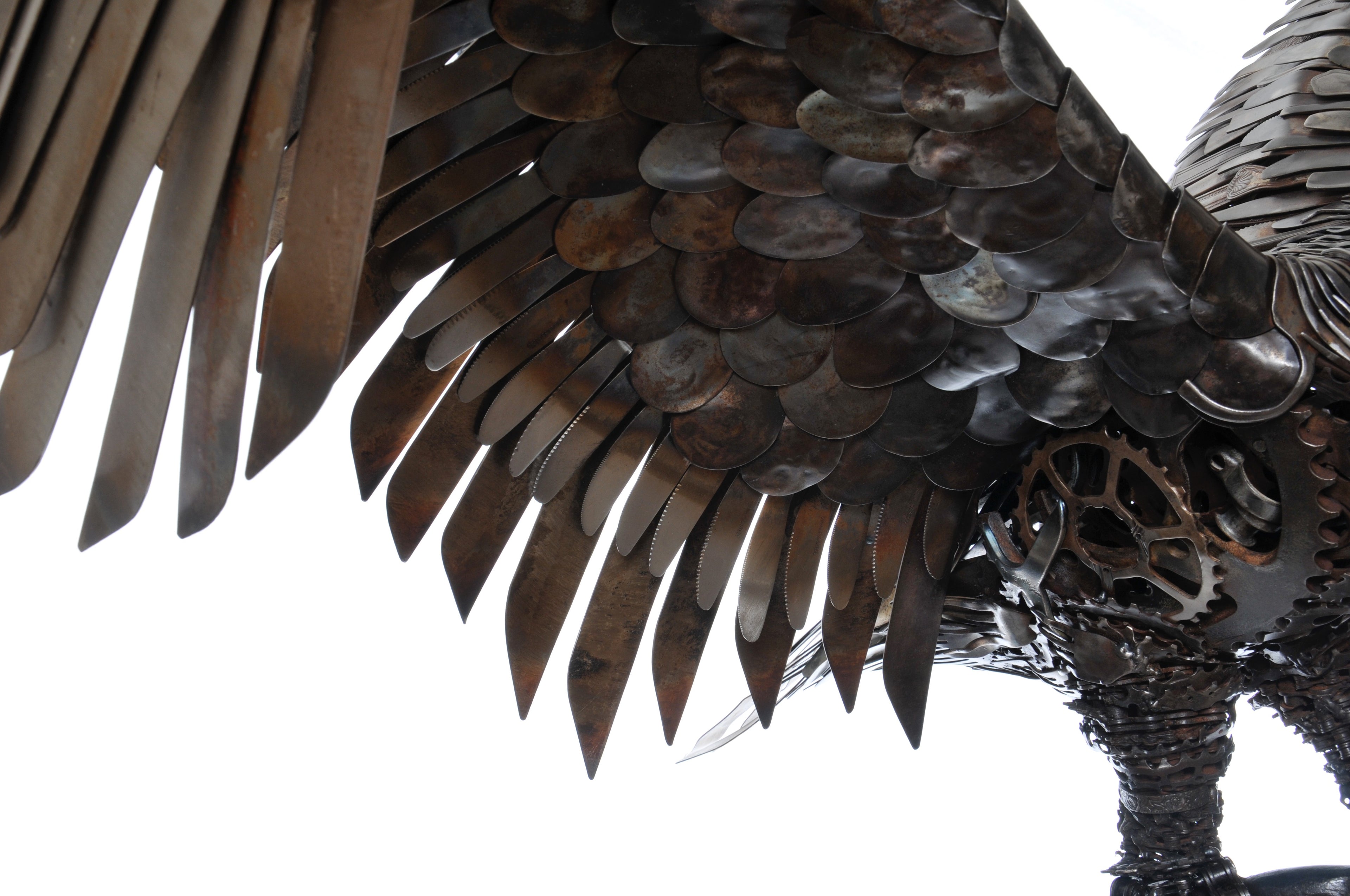 Dining out (American Eagle) sculpture