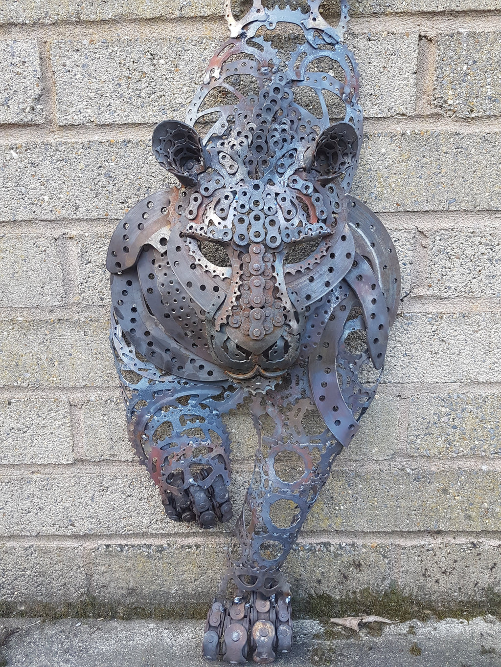 Soft Creeping (Leopard sculpture)